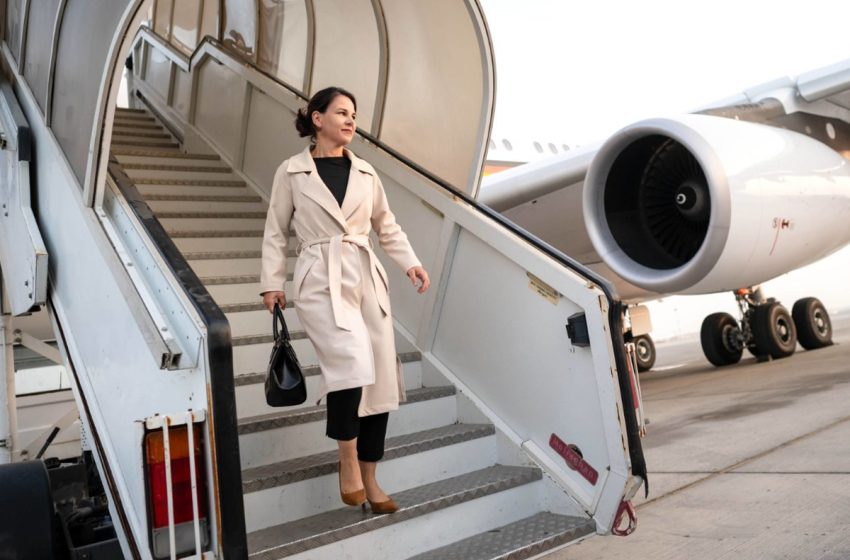  وزيرة الخارجية الألمانية تلغي جولة خارجية بسبب عطل أصاب طائرتها