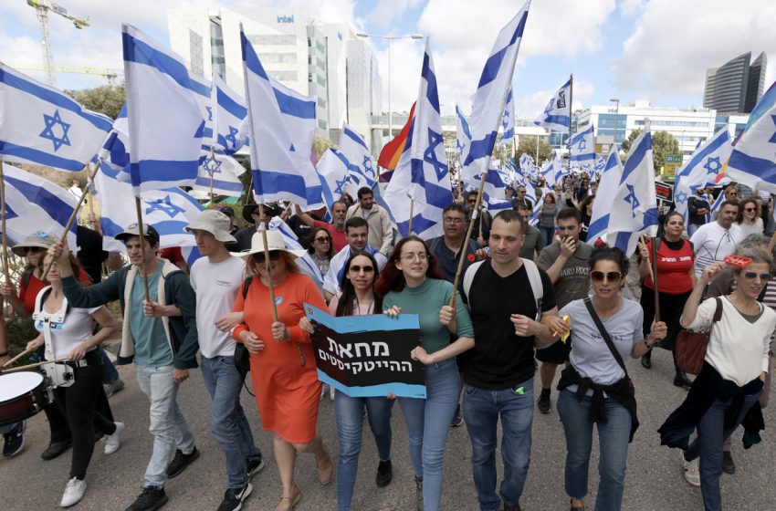  نحو 100 ألف متظاهر في تل أبيب احتجاجا على الإصلاح القضائي