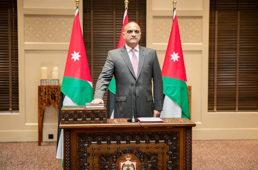 استقالة أعضاء الحكومة الأردنية تمهيدا لتعديل وزاري