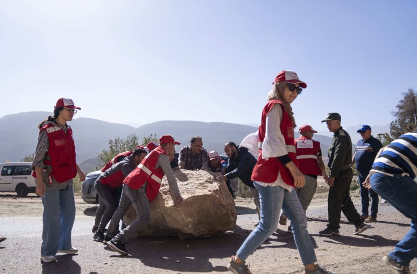 الهلال الأحمر المغربي يواصل تقديم الدعم والمساعدة للمناطق المتضررة