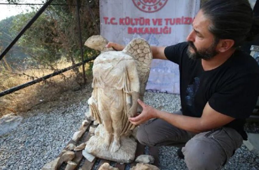  العثور على تمثال ثاني لـ إلهة النصر عمره 1800 عام بجنوب تركيا