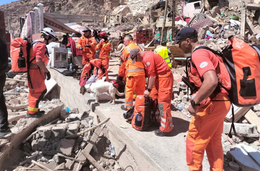 فِرَقٌ قطرية وإسبانية تنضم لعمليات الإنقاذ المغربية في أمزميز