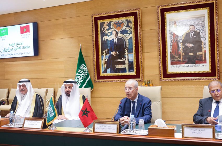 اجتماع عمل لتوطيد علاقات التعاون بين وزارة الأوقاف والشؤون الإسلامية ووزارة الحج والعمرة السعودية