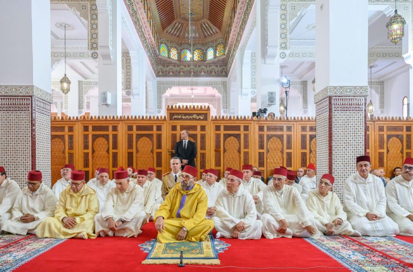  أمير المؤمنين صاحب الجلالة الملك محمد السادس يؤدي صلاة الجمعة بمسجد الهادي بسلا