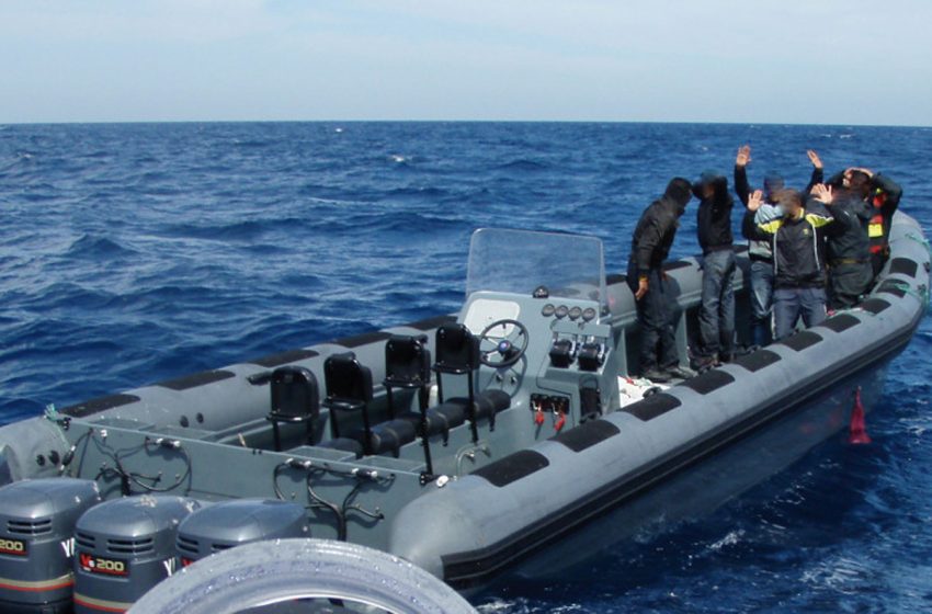  البحرية الملكية تقدم المساعدة لـ 59 مرشحا للهجرة غير الشرعية بساحل طانطان