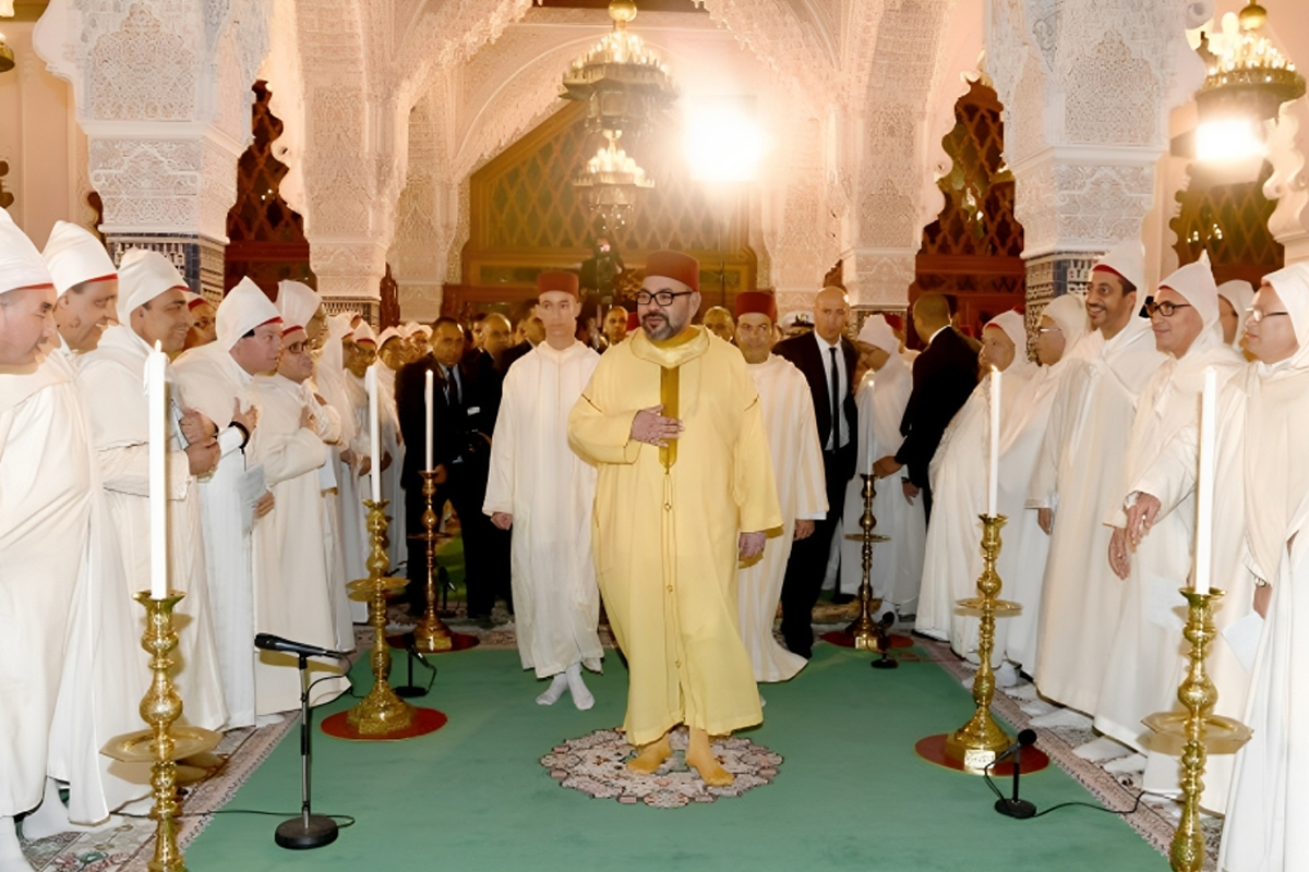 أمير المؤمنين صاحب الجلالة الملك محمد السادس، نصره الله يؤدي صلاة الجمعة بمسجد حسان بالرباط.