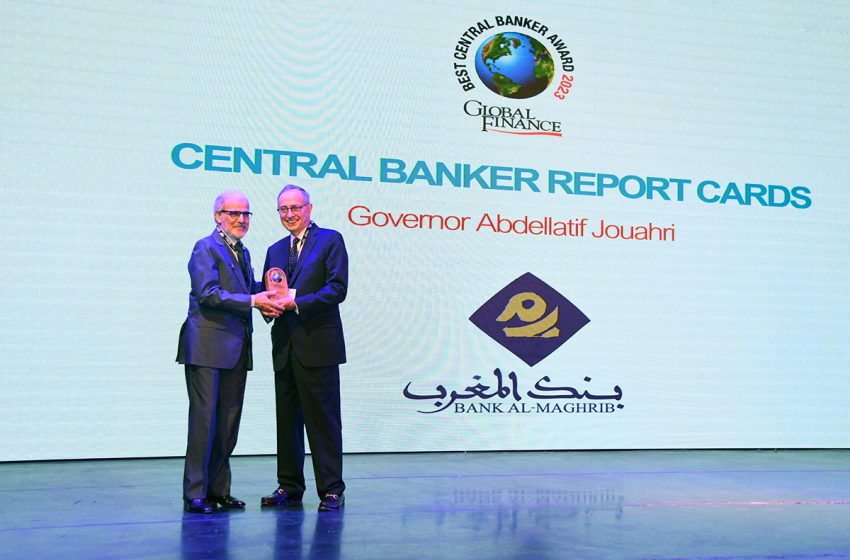  والي بنك المغرب ينال بمراكش جائزة أفضل محافظي البنوك المركزية في العالم