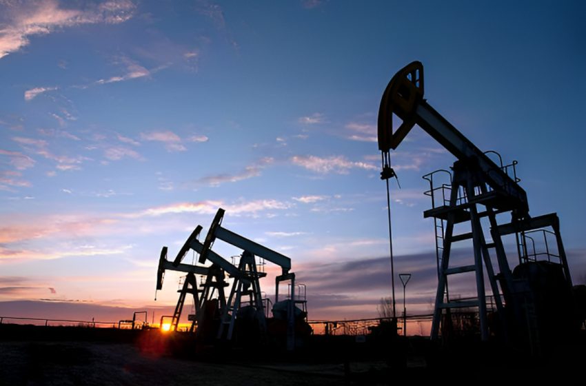  أسعار النفط تتراجع في التعاملات الآسيوية وسط ترقب اجتماع أوبك +