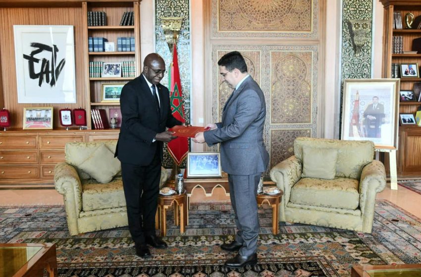  وزير الخارجية المغربي يستقبل نظيره الأنغولي حاملا رسالة إلى جلالة الملك