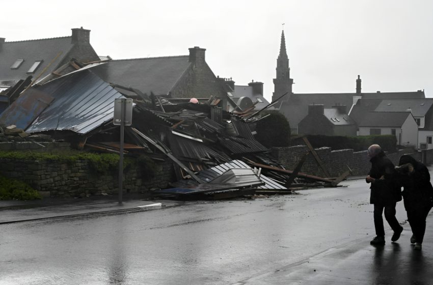  فرنسا: قتيل و1,2 مليون منزل بدون كهرباء جراء عاصفة كياران