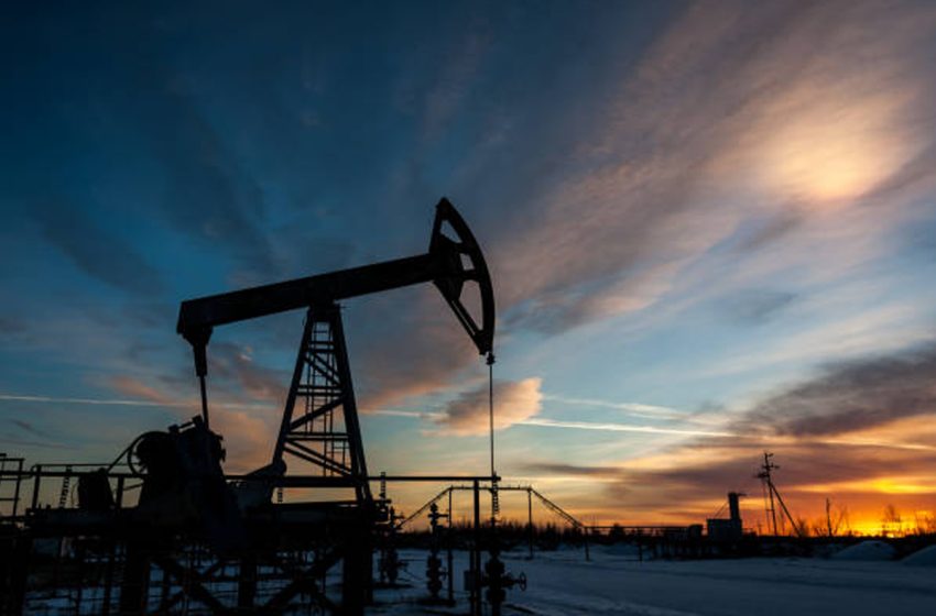  أسعار النفط تتباين متأثرة بمخاوف بشأن الطلب