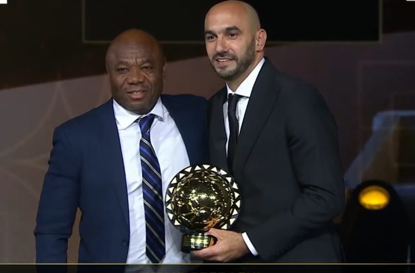  جوائز الكونفدرالية الإفريقية 2023: وليد الركراكي يفوز بجائزة أفضل مدرب إفريقي