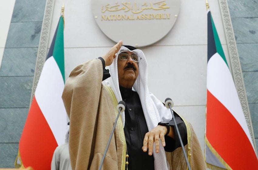 الشيخ مشعل الأحمد الجابر الصباح يؤدي اليمين الدستورية أميرا للكويت