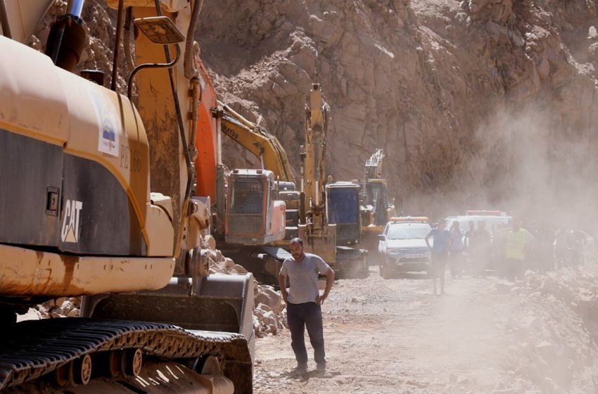 تعبئة متواصلة بإقليم تارودانت لإصلاح الطرق المتضررة من الزلزال