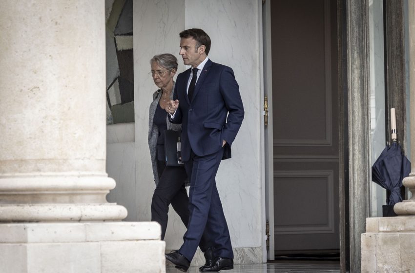  الرئاسة الفرنسية تعلن استقالة الحكومة