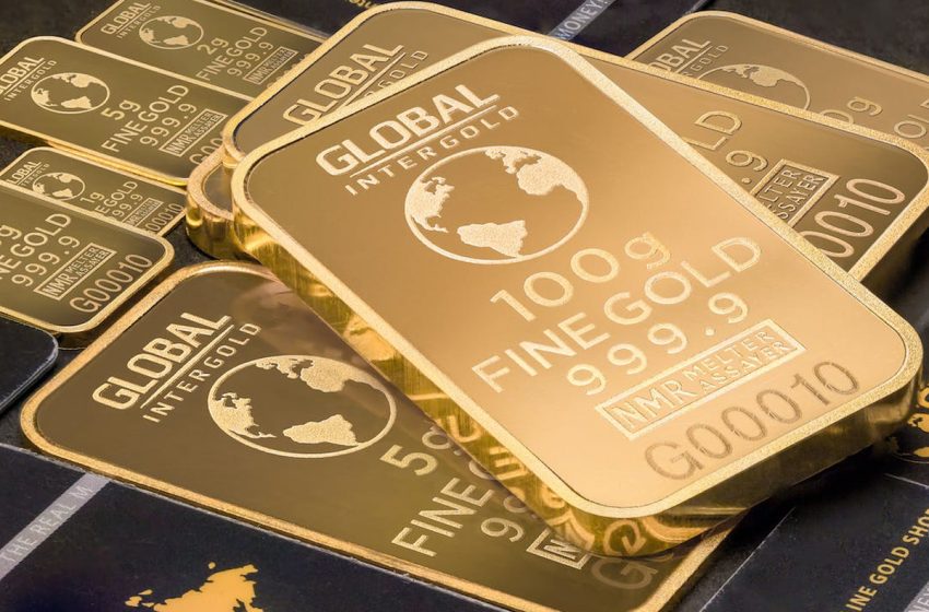 الذهب يلامس أعلى مستوى له في ظل تراجع الدولار