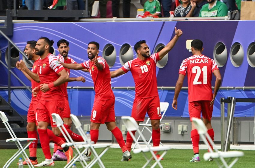  كأس آسيا: عموتة يقود المنتخب الأردني لدور ربع النهائي
