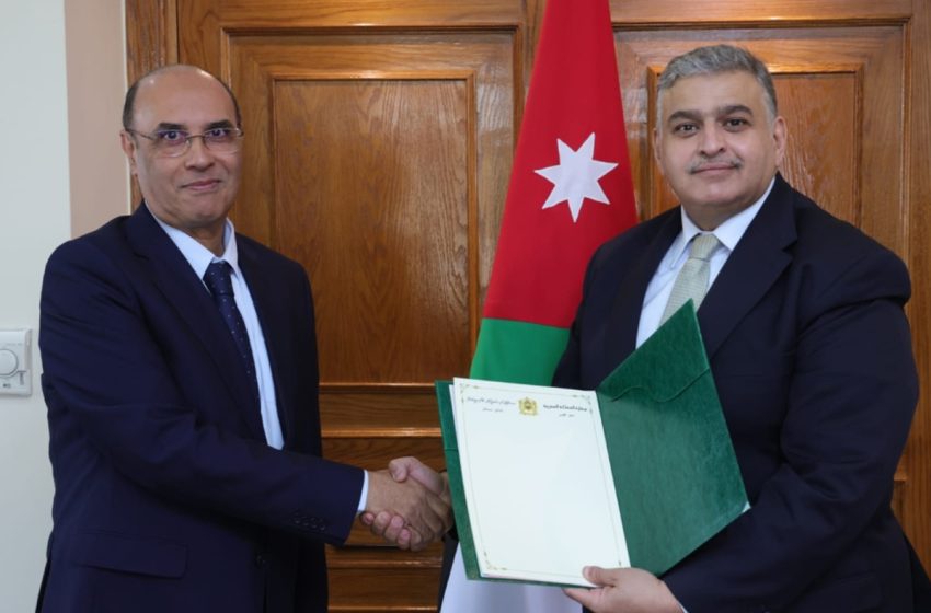  سفير صاحب الجلالة بالاردن يقدم نسخة من أوراق اعتماده للأمين العام لوزارة الخارجية الأردنية