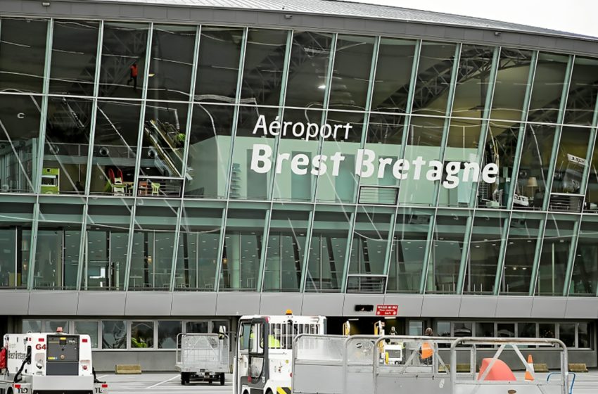 مطار بريست بفرنسا يستأنف رحلاته بعد تعرضه للصاعقة