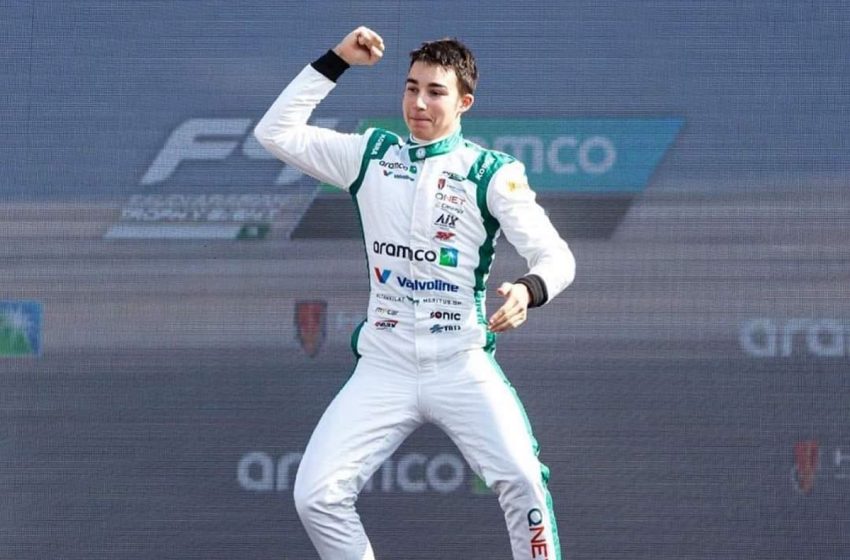 السائق المغربي سليمان الزنفري يفوز بسباق الفورمولا 4 في الكويت