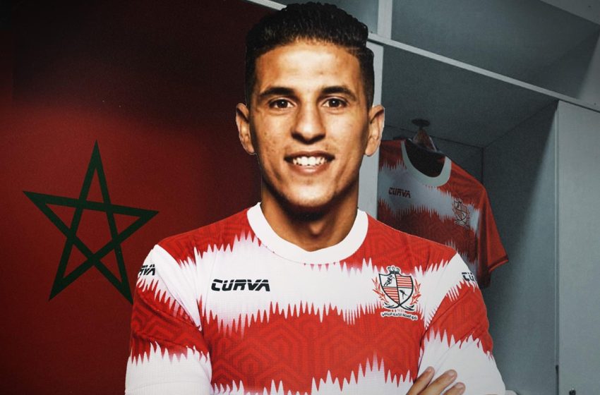  محمد الناهيري يوقع لبلدية المحلة المصري