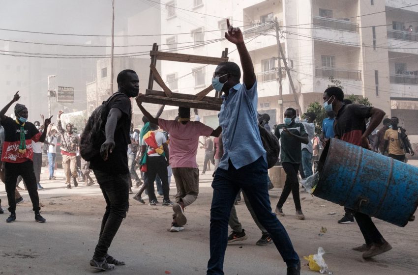  السنغال: وزير الداخلية ينفي تدخل قوات الأمن في حرم الجامعة إثر مقتل طالب في احتجاجات