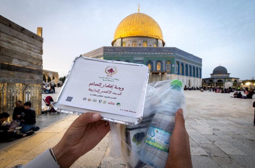  وكالة بيت مال القدس تنهي عملية السلة الغذائية وتواصل توزيع الحصص الغذائية على المستفيدين في القدس
