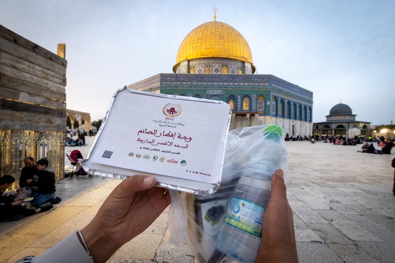 وكالة بيت مال القدس تنهي عملية السلة الغذائية وتواصل توزيع الحصص الغذائية على المستفيدين في القدس