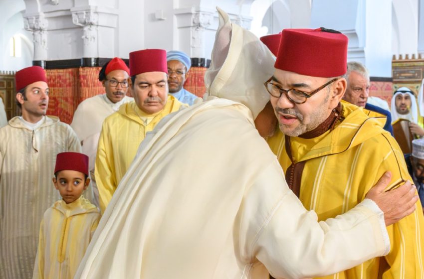  أمير المؤمنين يؤدي صلاة عيد الفطر بالمسجد المحمدي بالدار البيضاء