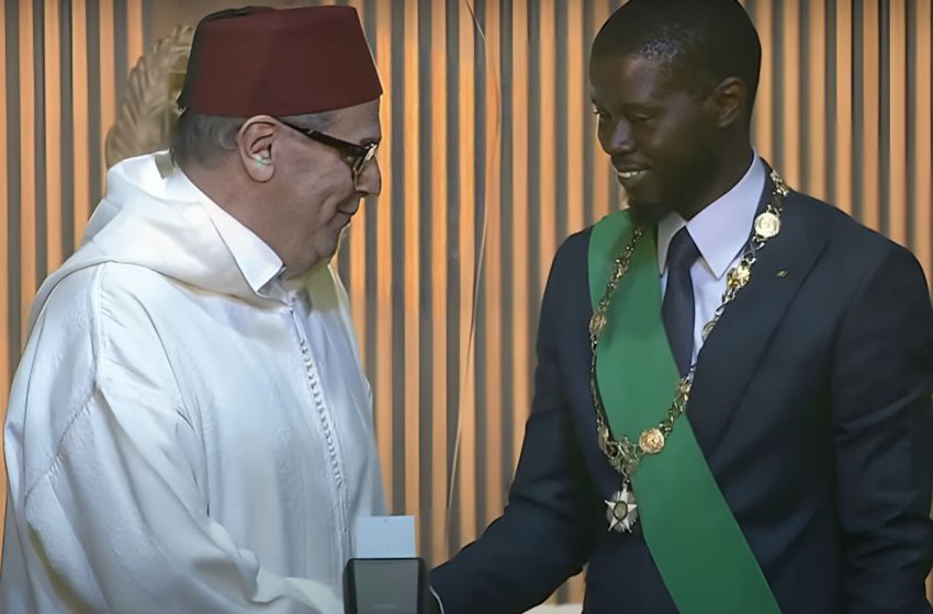  الرئيس السينغالي الجديد يستقبل الوفد المغربي الذي يقوده رئيس الحكومة والذي مثل جلالة الملك في حفل تنصيبه