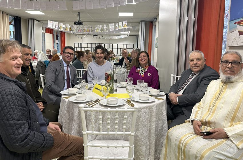  القنصلية العامة بأوترخت تجمع مغاربة هولندا حول مائدة الإفطار