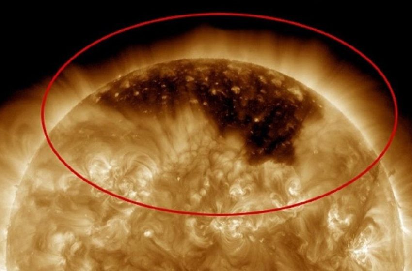  علماء فلك روس يكتشفون ثقبا تاجيا عملاقا على الشمس