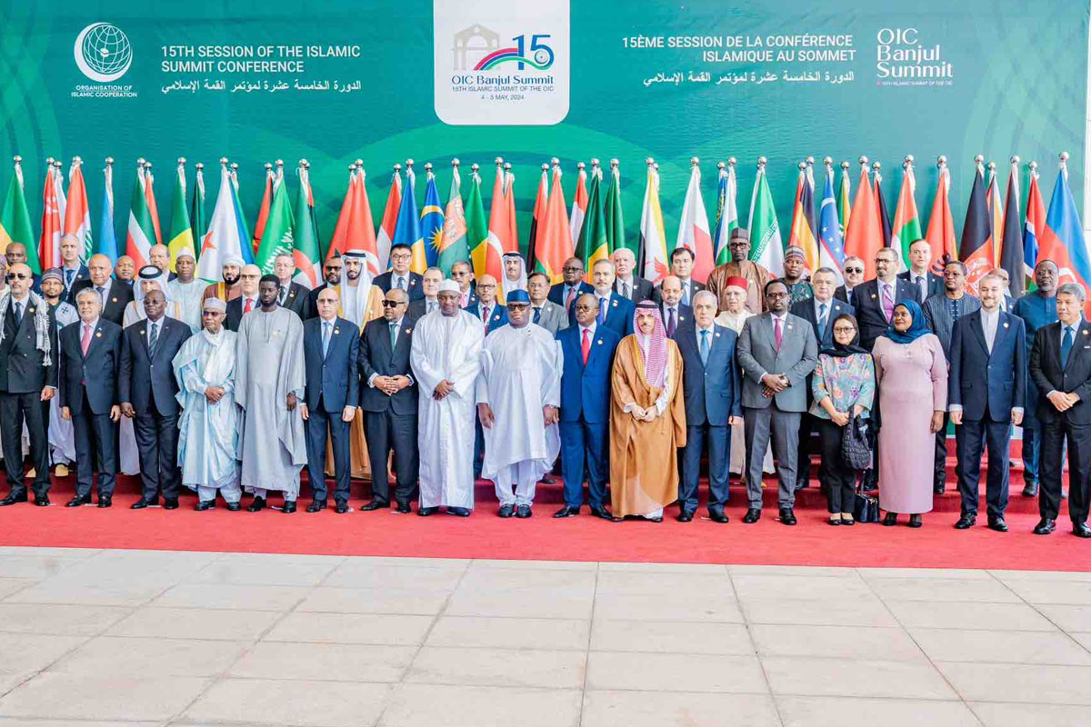 القمة الـ 15 لمنظمة التعاون الإسلامي: جلالة الملك يؤكد على ضرورة إحاطة الدول الإفريقية الأقل نموا بالمنظمة بمزيد من الرعاية والاهتمام