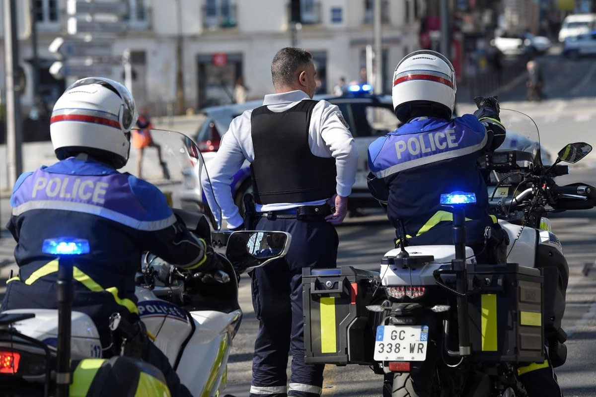 فرنسا: إصابة شخصين بجروح خطيرة جراء انفجار قنبلة يدوية ألقيت في شارع بأوبرفيلييه