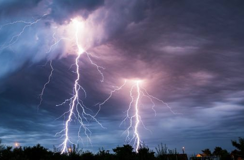 زخات رعدية محليا قوية مصحوبة بهبات رياح مرتقبة اليوم الاثنين بعدد من مناطق المملكة (نشرة إنذارية)