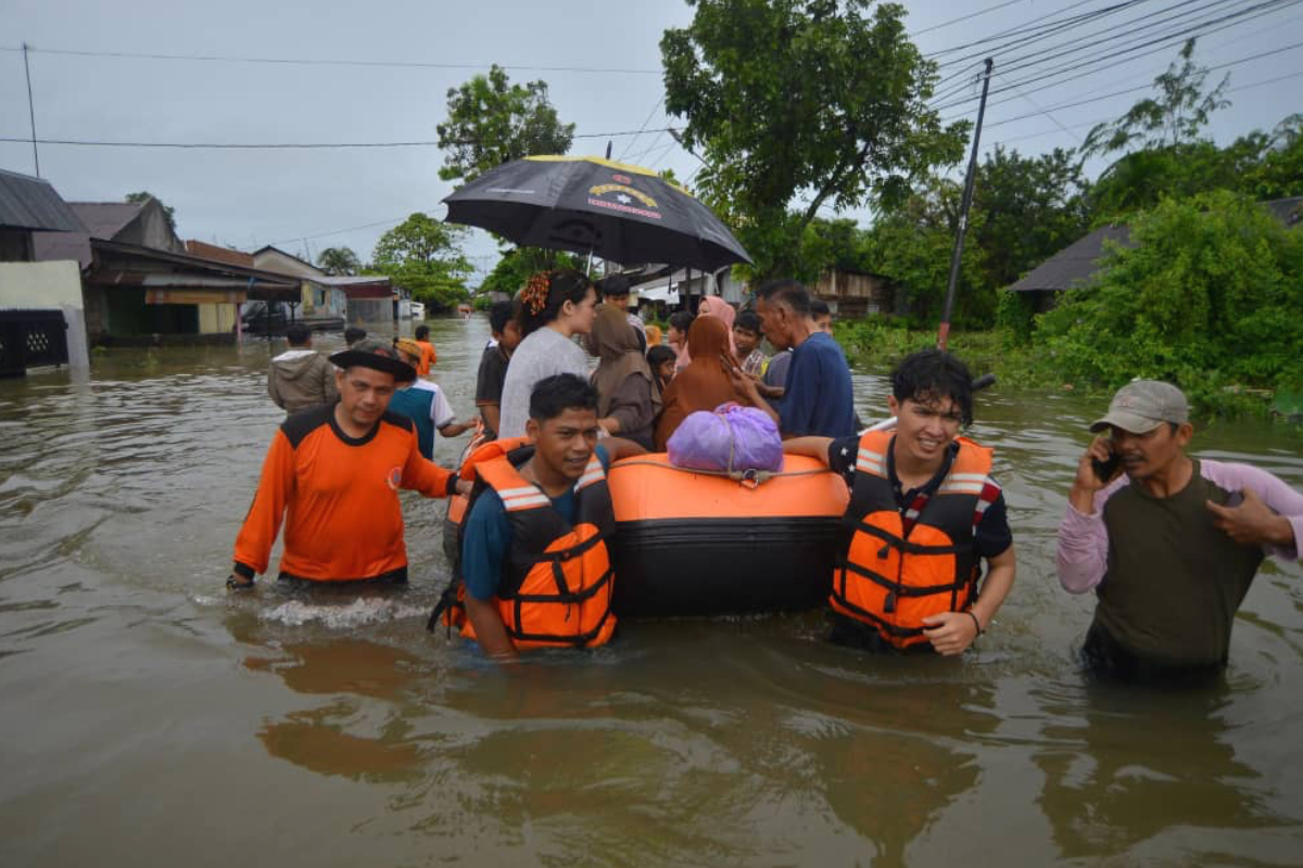 إندونيسيا: 15 قتيلا في فيضانات اجتاحت سومطرة الغربية