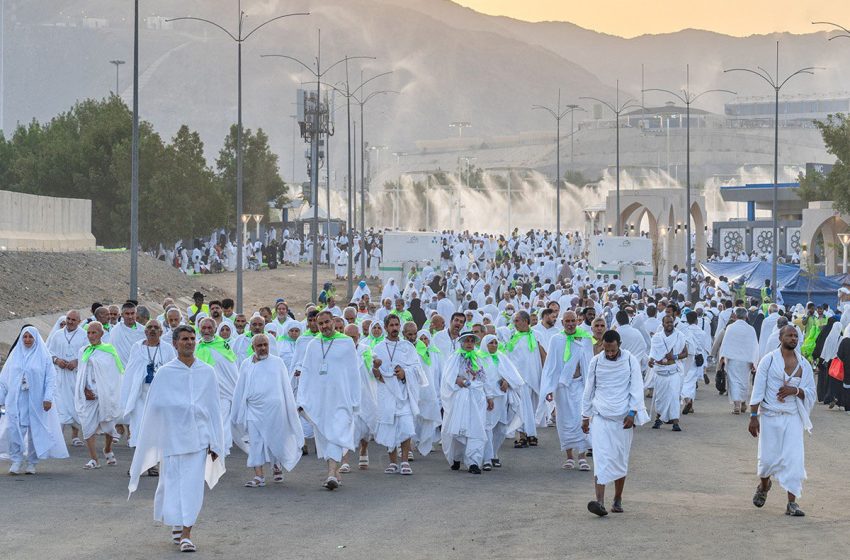  بدء نفرة حجاج بيت الله الحرام من مشعر عرفات إلى مزدلفة