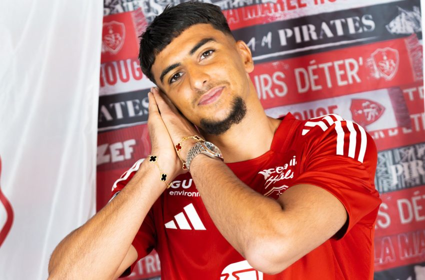 المغربي إبراهيم صلاح يوقع لبريست الفرنسي