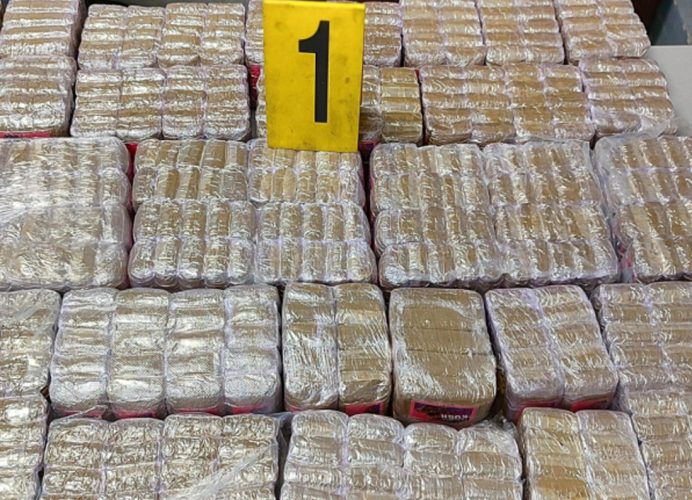العرائش.. إحباط محاولة تهريب طنين من مخدر الشيرا