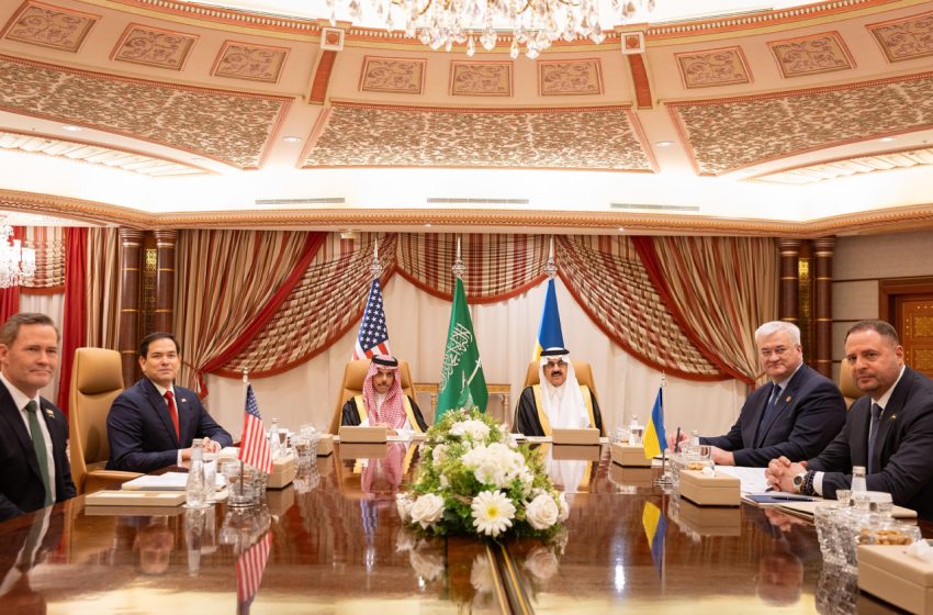  محادثات جدة.. أوكرانيا تقبل اقتراحا أميركيا بهدنة 30 يوما