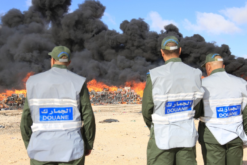 العيون.. حرق وإتلاف كمية مهمة من المخدرات و الأقراص المهلوسة