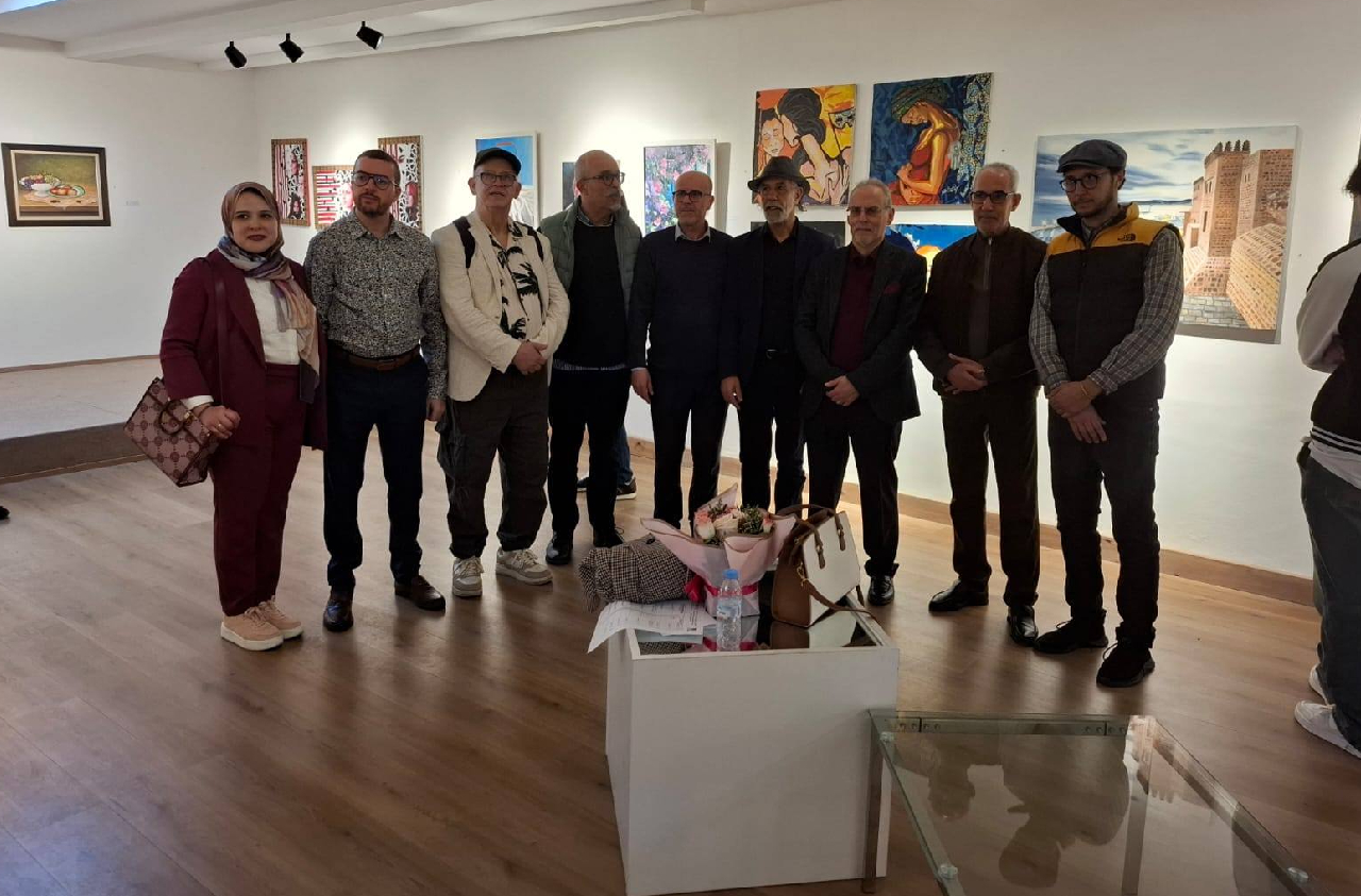 طنجة .. افتتاح الملتقى الوطني للمرأة التشكيلية بقص شريط معرض جماعي نسائي