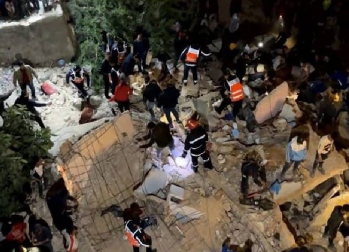 فاس.. مصرع 9 أشخاص جراء انهيار بناية سكنية من عدة طوابق (السلطات المحلية)