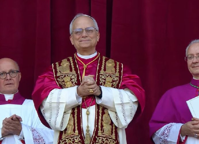 انتخاب الكاردينال روبرت فرانسيس بريفوست في منصب البابا الجديد للفاتيكان