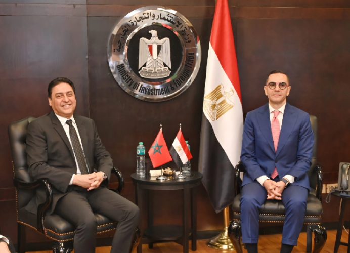 مباحثات مثمرة بالقاهرة بين السيد عمر حجيرة ووزير الاستثمار والتجارة الخارجية المصري