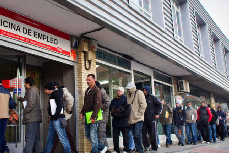 إسبانيا.. انخفاض عدد العاطلين إلى أقل من 2,5 مليون شخص