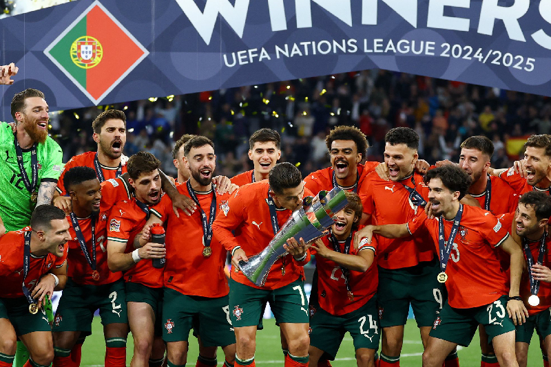 المنتخب البرتغالي يتوج بدوري الأمم الأوروبية لكرة القدم بفوزه على نظيره الإسباني بضربات الترجيح (5-3)