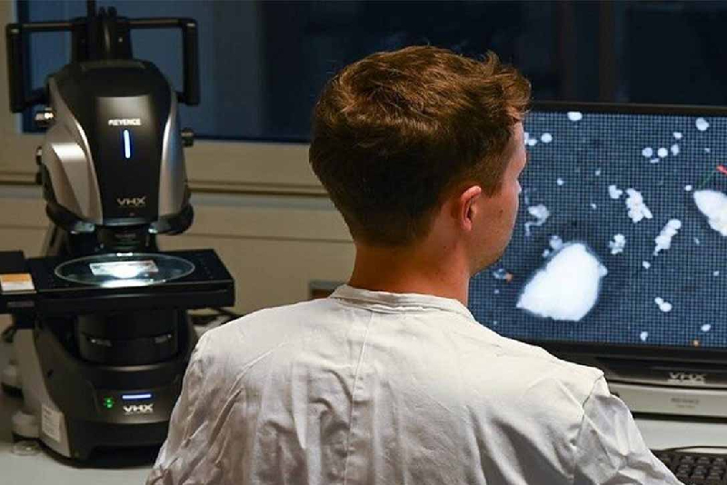علماء يطورون طريقة تحول الوقود الأحفوري إلى بلاستيك وأدوية باستخدام الضوء