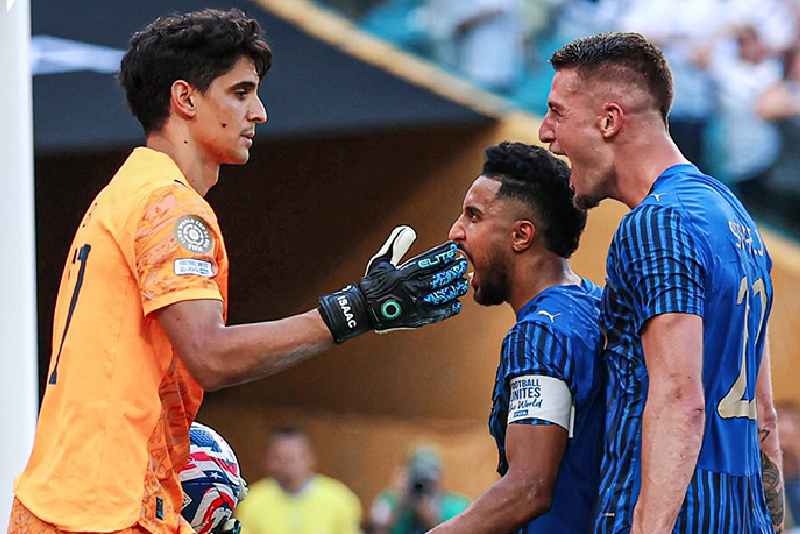 كأس العالم للأندية (الجولة 1/المجموعة 8).. ياسين بونو يهدي الهلال