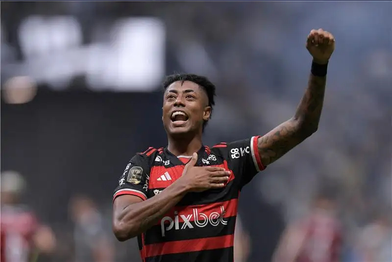 البرازيل.. إحالة المهاجم برونو هنريكي لاعب فلامنغو على القضاء بتهمة التلاعب المرتبط بالمراهنات الرياضية